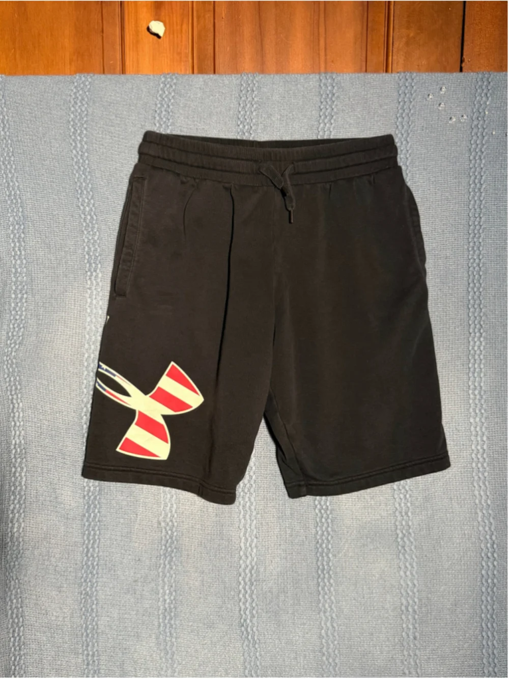 Men's Under Armour Athletic Shorts Size M Black Red White Blue